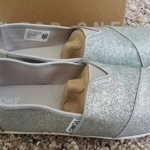 Tom's classic silver iridescent